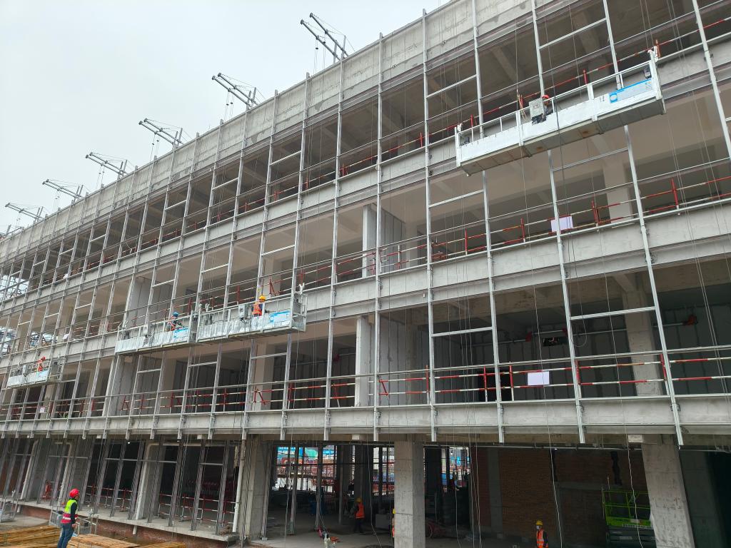 幕墙安装施工工艺流程是一项技术性强、精度要求高的系统工程，必须严格按照规范和设计图纸执行